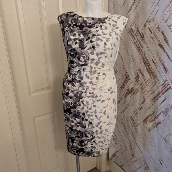 Elegant Floral Print Dress - Picture 3 of 8